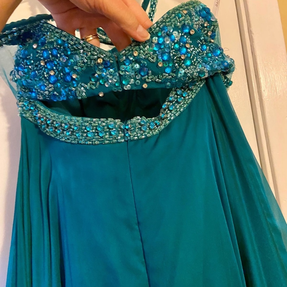 Dress - Picture 7 of 9